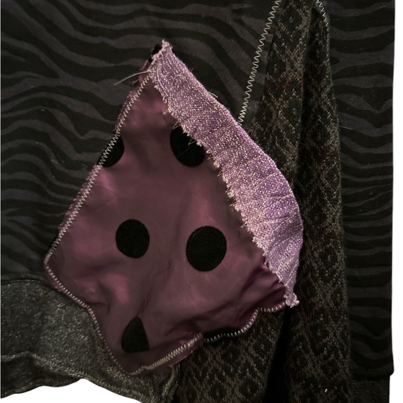 Mona Beautiful cool shirt. Two pockets with different types of fabric. - Picture 2 of 7